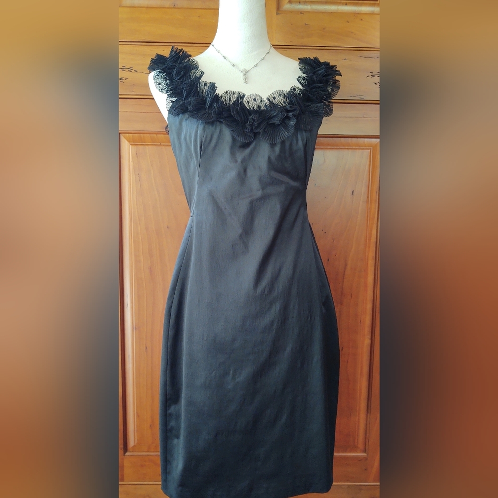 Maggie London size 6 little black dress